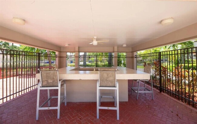 Building Photo - 9849 Nob Hill Ln