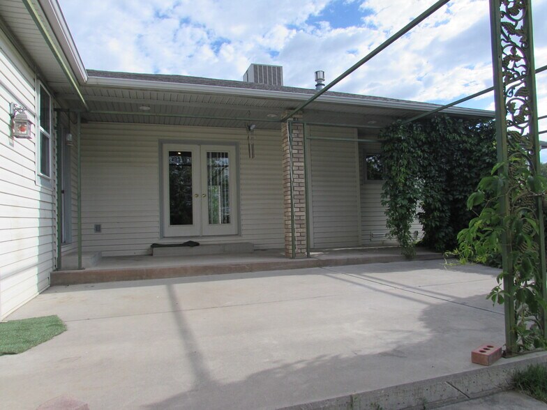 Building Photo - 3191 Highview Rd