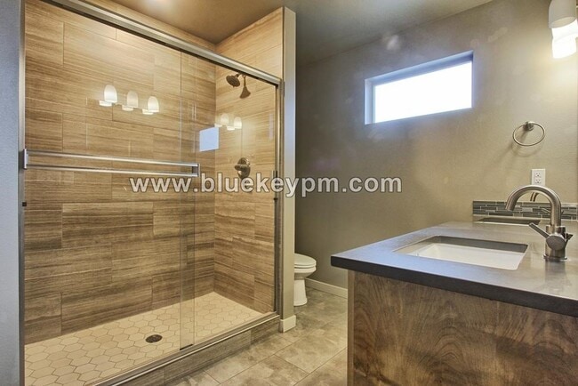 Building Photo - 3 Bed, 2.5 Bath Townhome in Orchards by Pr...