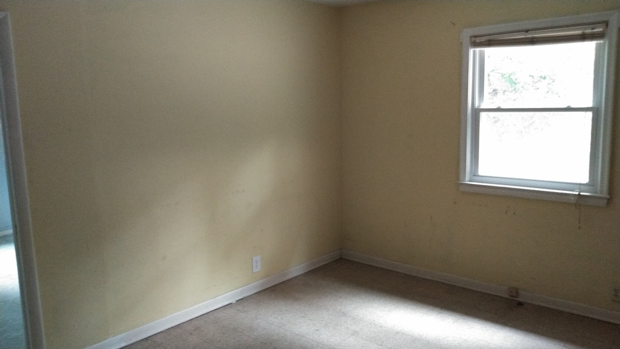 dressing room - 1537 Linden St