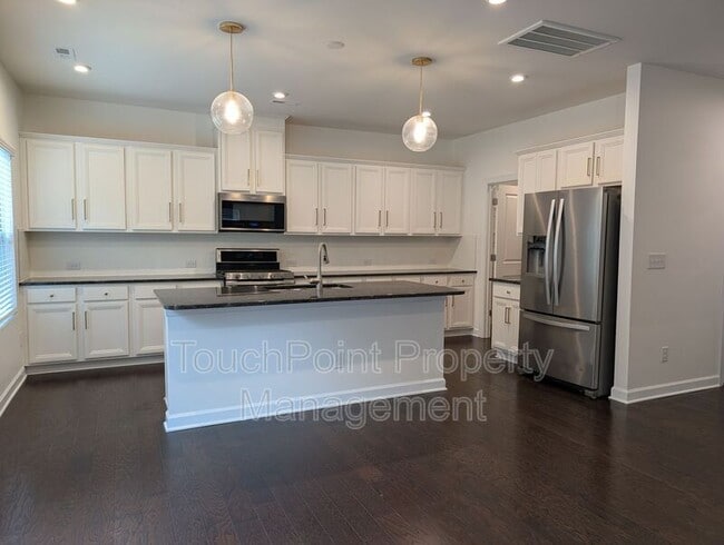 Building Photo - 5906 Fenway Dr