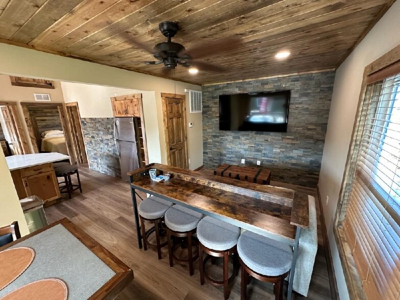 Building Photo - 605 Vincent Rd