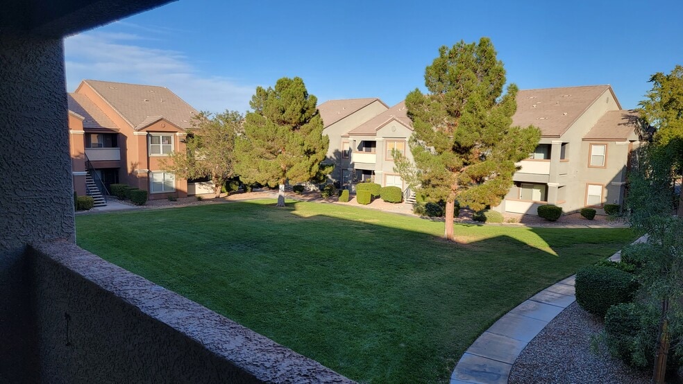 Grassy Area #2 - 555 E Silverado Ranch Blvd