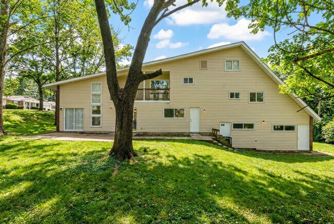Building Photo - 3720 Greengrass Dr
