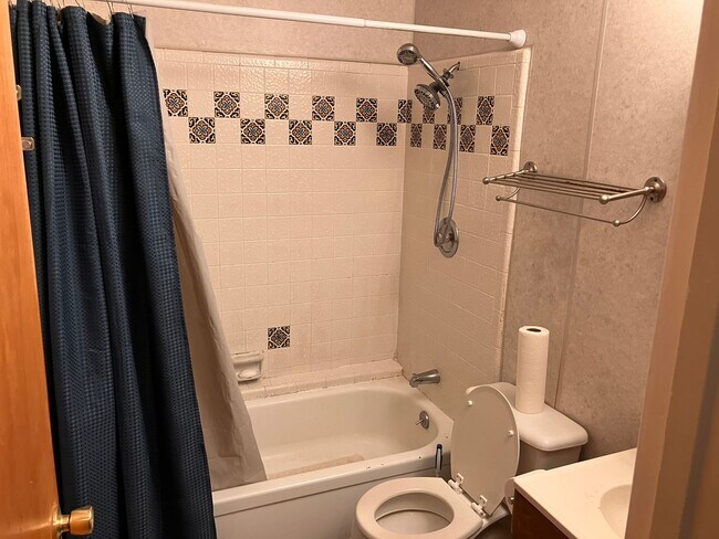 Building Photo - Furnished cabin for short term or long term lease