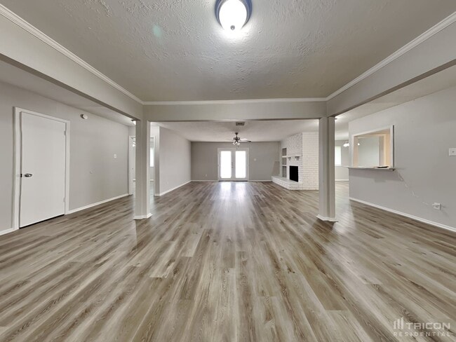 Building Photo - 10406 Overview Dr