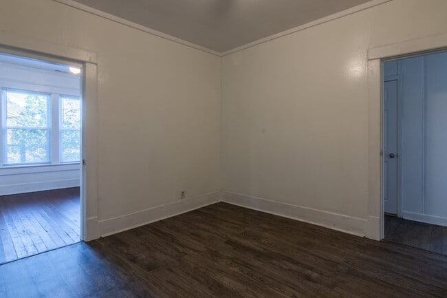 Building Photo - G TEAM - FOR LEASE - Quaint, Private Farmhouse