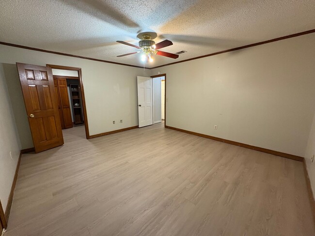 Building Photo - 3 Bed/2.5 Bath in Brookwood Subdivision