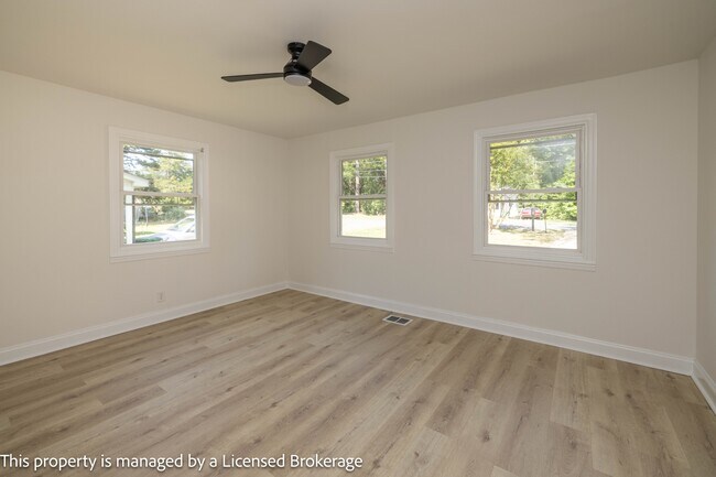 Building Photo - 409 Eastover Ave