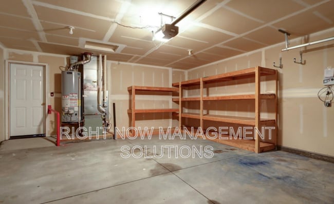 Building Photo - 815 S Pawnee Ave