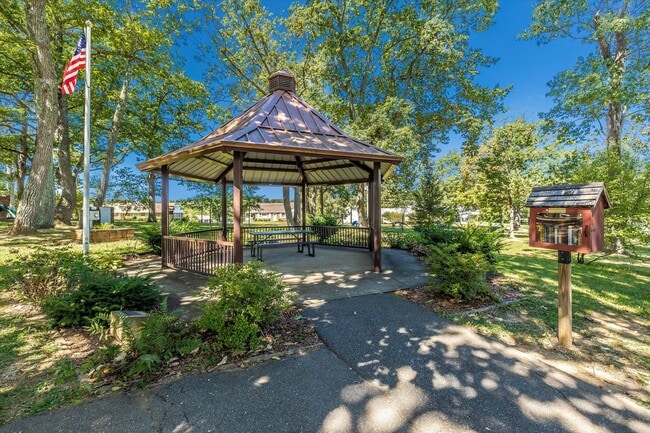 Building Photo - Wildwood Park Rental