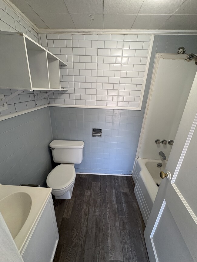 Building Photo - 5043 Old Marlboro Rd