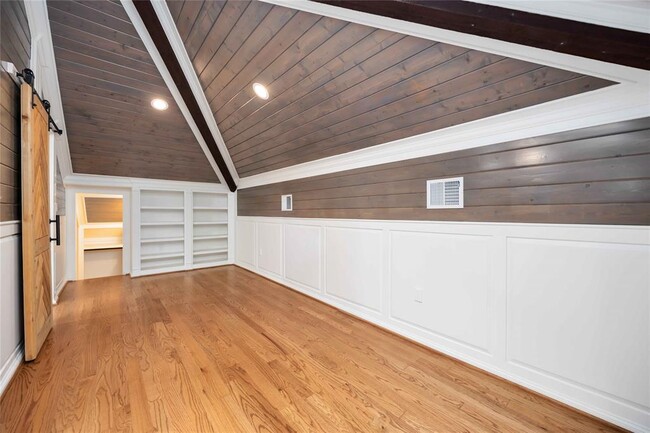 Building Photo - 4031 Fernwood Dr