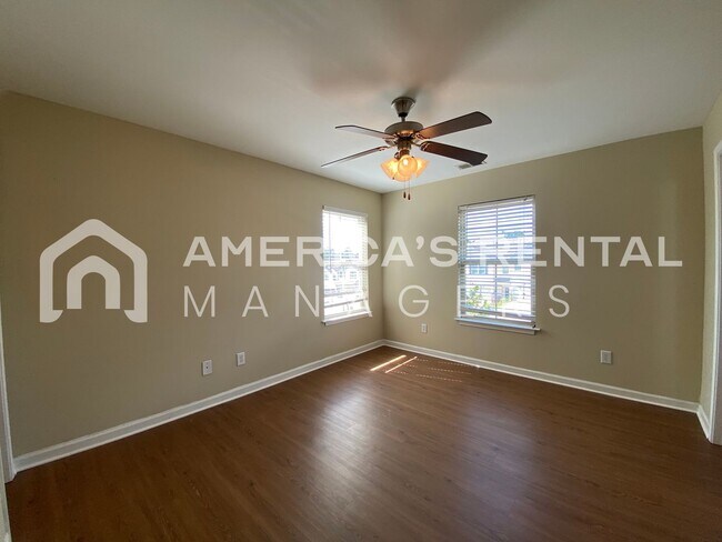 Building Photo - 133 The Heights Dr
