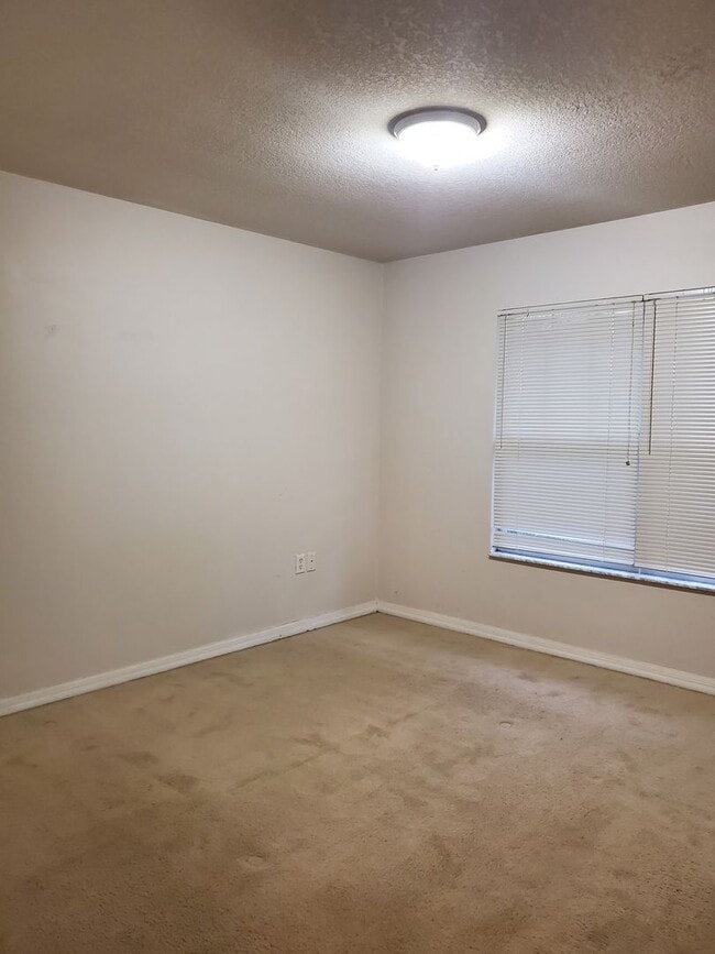 Building Photo - Charming 2-bedroom, 2-bath condo in Hailey Gardens