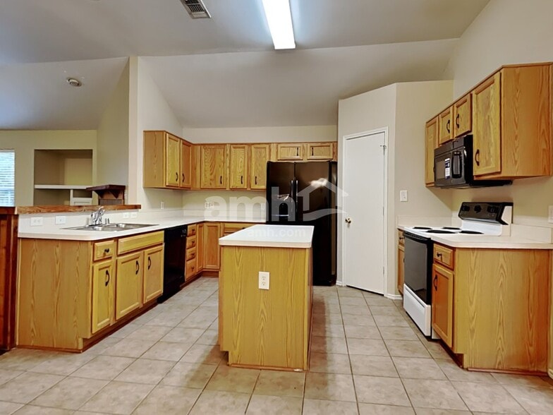 Building Photo - 809 Dixon Ln