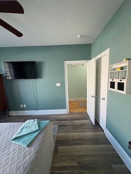 Bedroom 1 Floor 1 - 18879 Bethpage Dr