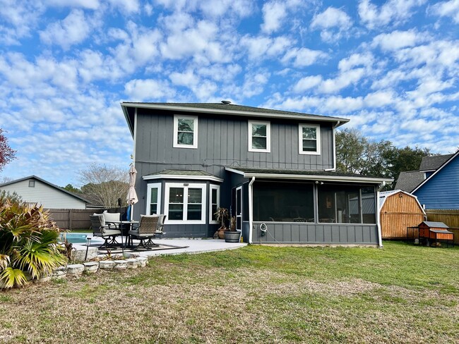 Building Photo - Charming 3-Bedroom Home with Modern Upgrad...