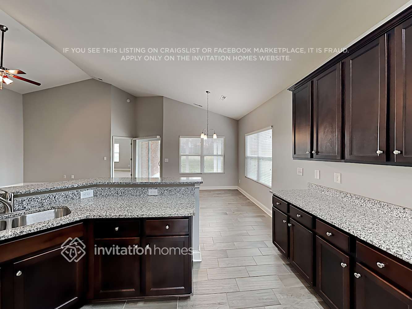 Building Photo - 2813 Santiago Circle