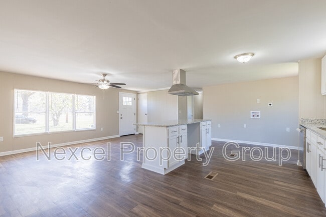 Building Photo - 7449 Malone Rd