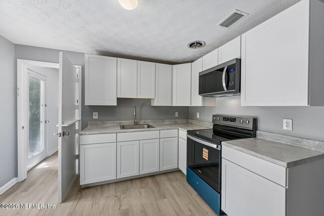 Building Photo - 8032 Lourdes Dr S