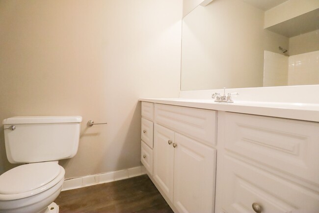 Building Photo - 2 Bed / 2 Bath Condo in Central Tulsa!