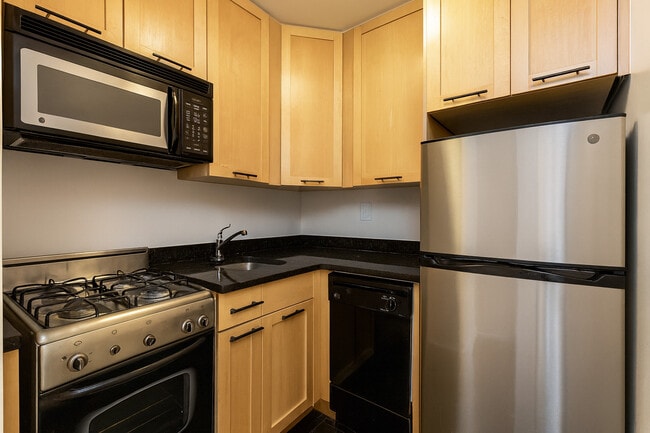 Building Photo - 303 E 56th St