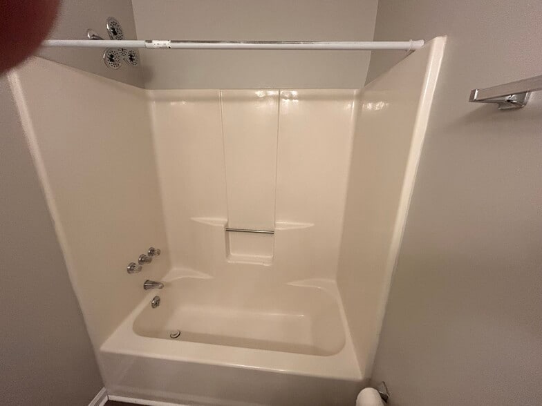 Bath/shower upstairs - 420 Village Ln