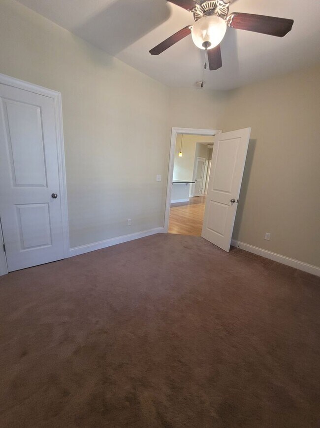 Building Photo - This 3 bedroom 2.5 bath brick townhouse with one car garage is located in Westgate Shoreline subd...