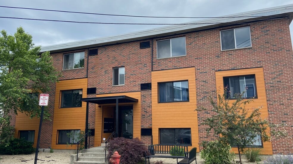 Building Photo - 19 Murdock St