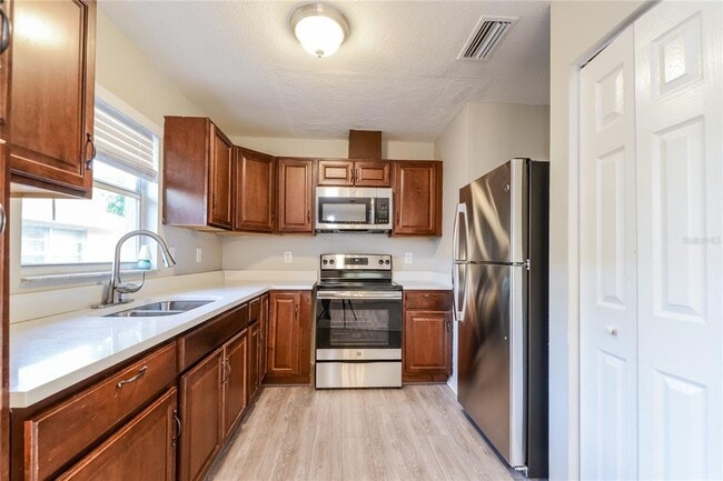 Building Photo - 1706 17th Ave Dr E