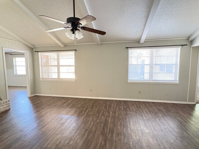 Building Photo - 4 Bed 2 Bath Remodeled Home in Miller Elementary Zone with Solar Panels