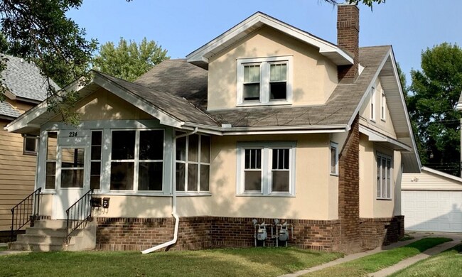 Building Photo - 234 5th Ave N
