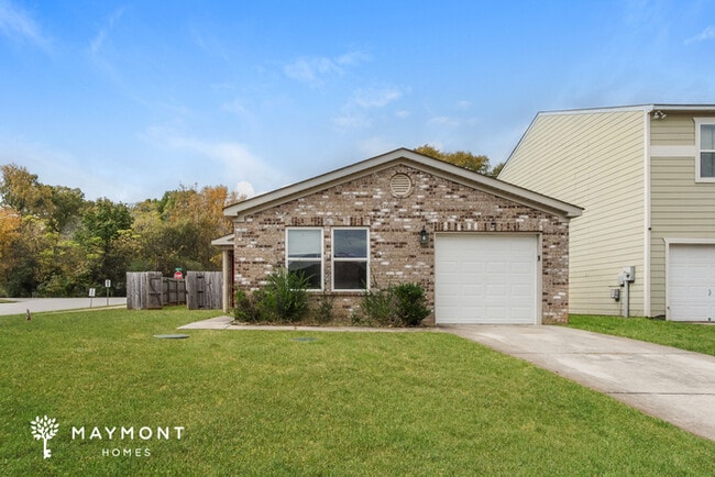 Primary Photo - 100 Foxford Ln