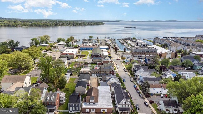 Building Photo - 123 S Washington St