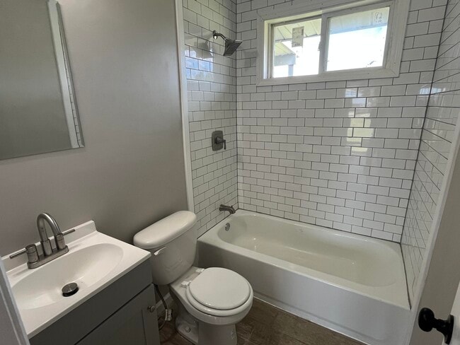 Building Photo - 486 Metz Dr