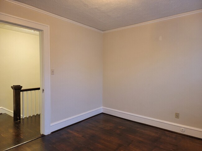Building Photo - 67 Greenbriar Ave