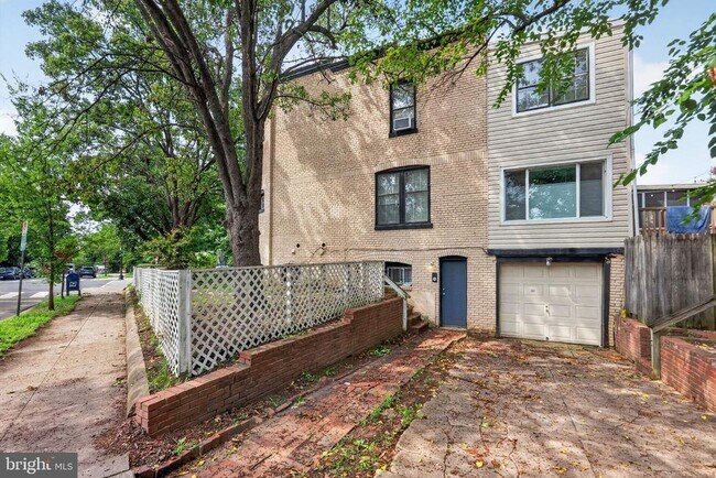 Building Photo - 1526 Potomac Ave SE
