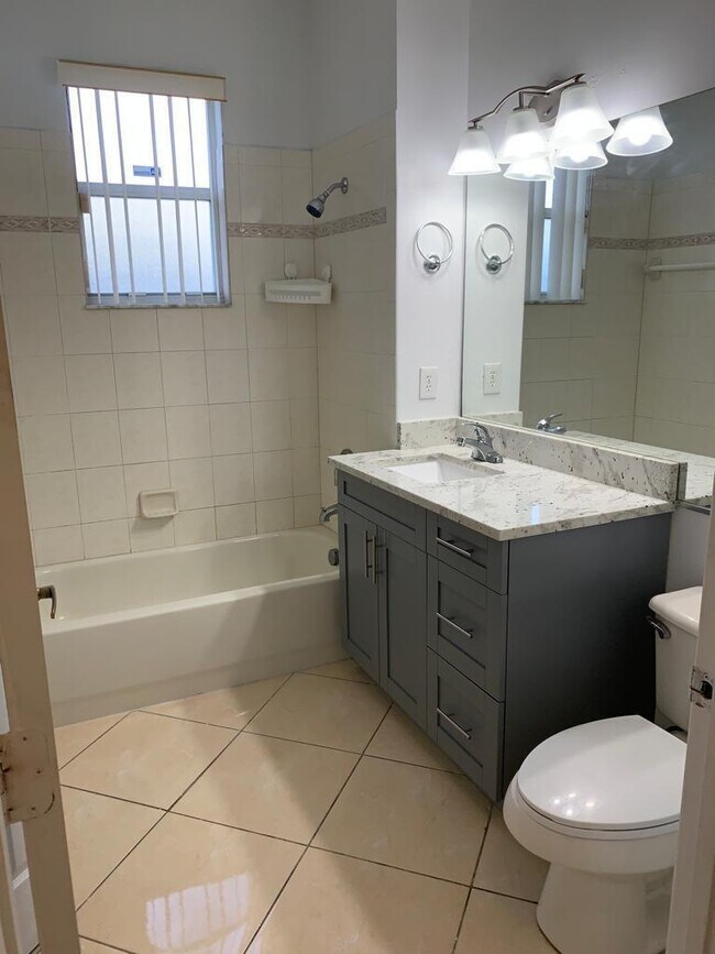 Building Photo - 3549 Forest Hill Blvd