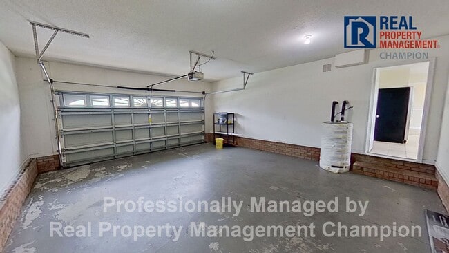 Building Photo - Charming 4 BD/2.5 BA with Wrap Around Porc...