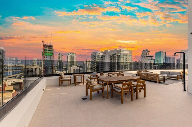 Building Photo - 225 N Miami Ave