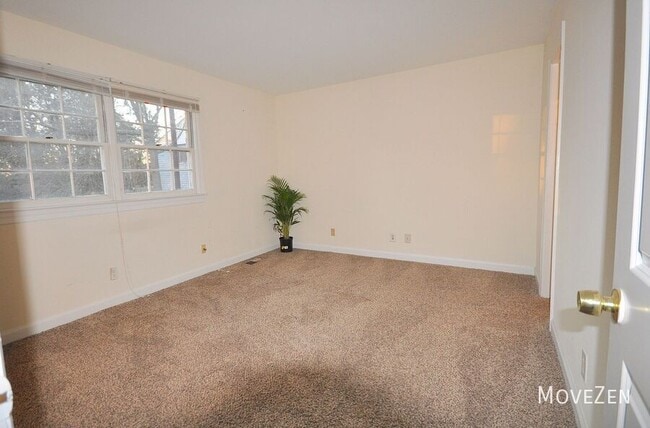 Building Photo - 2841 Tully Square