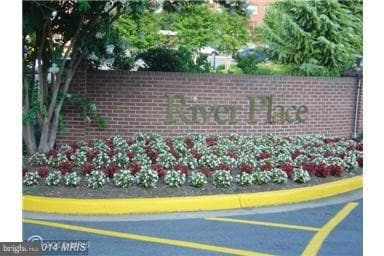 Building Photo - 1021 Arlington Blvd