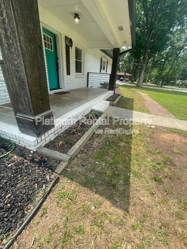 Building Photo - 2216 Shancey Ln