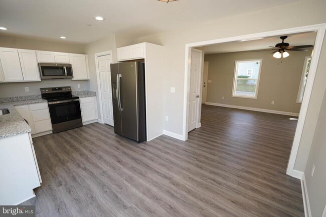 Building Photo - 621 Cedar St