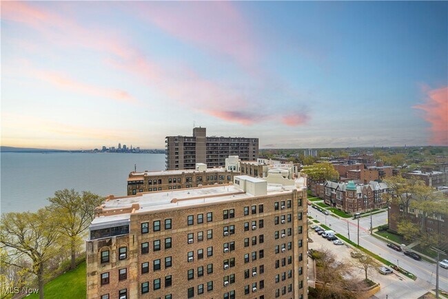 Building Photo - 12520 Edgewater Dr