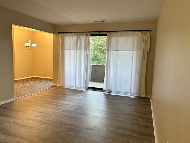 Building Photo - 2 Shrewsbury Green Dr