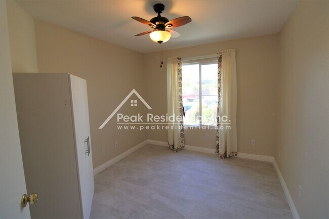 Building Photo - Updated 4bd/2ba Elk Grove Home with 2 Car Garage