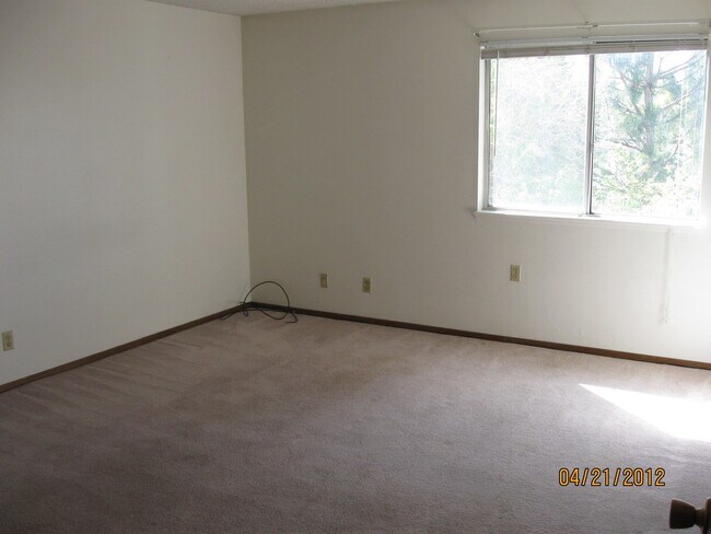 Building Photo - Victoria Crossing 2nd Floor Unit (17LO#1521-R)