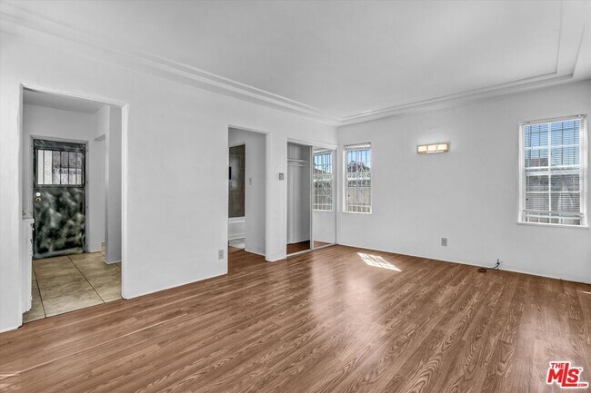 Building Photo - 820 S Grevillea Ave